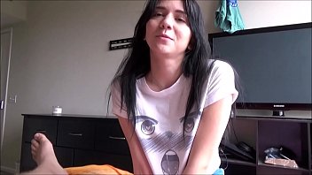 Terapi Keluarga Panas: Kakak Dan Adik Tiri Belajar Akur Dengan Cara Intim