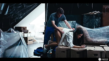 Malam Panas Bersama Tukang Kontraktor: May Thai Dibekukan Dan Ditiduri Tanpa Ampun