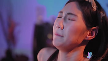 Gadis Tionghoa Seksi Dengan Payudara Besar Li Er Mengerang Nikmat Saat Bercinta Panas Dengan Pacarnya.