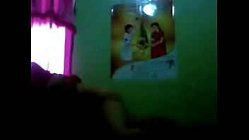 Janda Berjilbab Yang Menggoda Dengan Tubuh Seksi Dan Tatapan Penuh Gairah