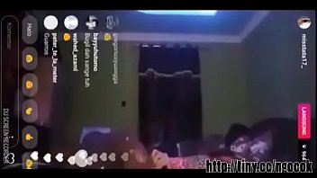 Menggoyang Panggung Dengan Suara Serakmu Yang Menggoda