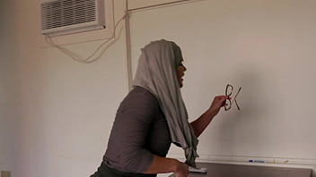 Tante Berjilbab Cosplay Dihardfuck Wajahnya Oleh Bule