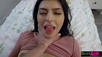 Kakak Tiriku Mengemis, “aku Akan Lakukan Apa Saja Untukmu Jika Kau Membantuku!”