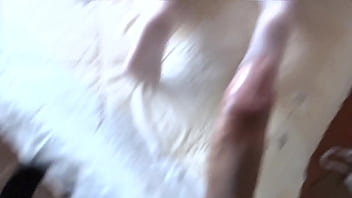 Aku Mengeluarkan Kontolku Agar Dia Bisa Melihat Ibu Tiriku Merangkak Sambil Meminta Seks Anal