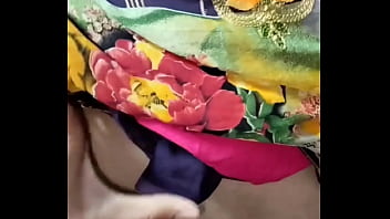 Bidadari Desa India Semburkan Pancaran Liar Di Alam Terbuka