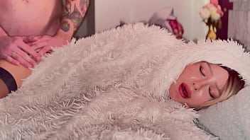 Biarkan Kekasih Ibu Tiriku Menggasak Pantatku Dan Memuaskannya Di Dalam