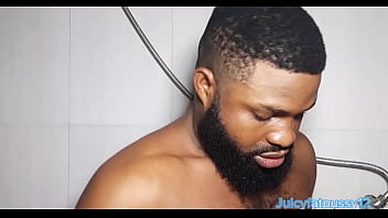 Ayah Tiri Meniduri Anak Tirinya Yang Montok Di Kamar Mandi