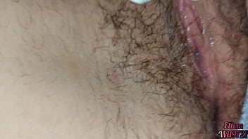 Adik Tiriku Yang Seksi Dari India Memamerkan Kemolekannya Dengan Celana Ketat