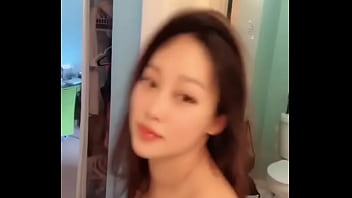 Gadis Tionghoa Mandi Telanjang