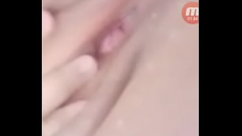 Gadis Indonesia Mandi Malam Sambil Meremas Payudara Besar Dan Menggoda