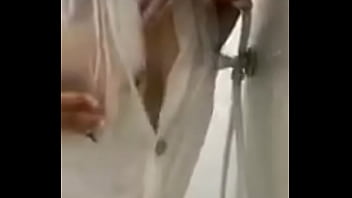 Menari Telanjang Bulat Dengan Gerakan Menggoda