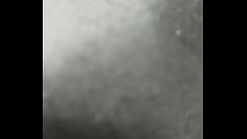 Gadis Tiongkok Melahap Telur Dengan Penuh Gairah