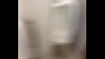 Cô Nàng Sinh Viên Rướn Mình Thả Dáng Tè