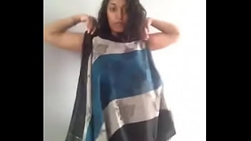 Tarian Telanjang Desi Yang Menggoda