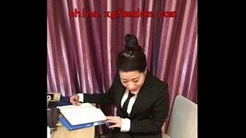 Budak Pria Karyawan Jadi Anjing Peliharaan Seksi Bos Wanita – Cuplikan Hot 01-1