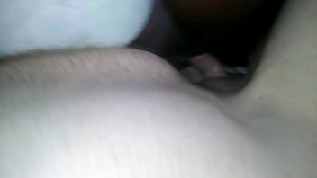 Sesi Panas Di Kat’s Playhouse: Tontin Aku Dihajar Gila-gilaan Live Oleh Cowok Bule Untuk Penonton, Cewek Hitam Menggairahkan