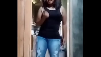 Istri Tetangga Ngesot Di Meja Dapur, Kuentot Sampai Lepas Daster