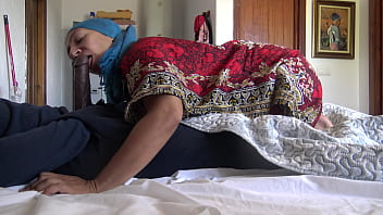 Pelayan Hotel Turki Tak Gentar Saat Tamu Prancis Itu Memamerkan Kontol Hitam Besarnya