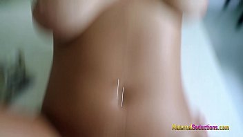 Ibu Tiri Seksi Mengajak Berbuat Mesra – Nikki Brooks