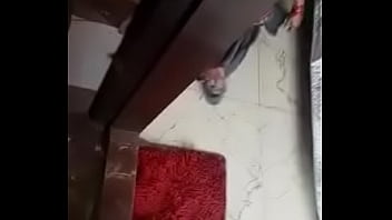 Pembantu Desi Menggoda Dengan Membuka Bajunya