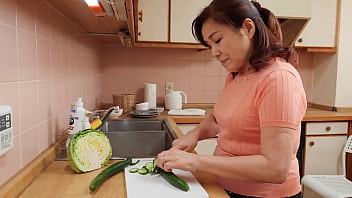 Menggoda Di Usia Senja: Kenikmatan Tersembunyi Ibu Mertuaku Chiyoko Kawabata Yang Berusia 70 Tahun