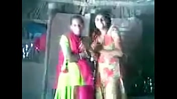 Kesenangan Lesbi Desi Yang Menggoda