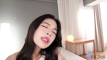 Gadis Tionghoa Mia Dengan Payudara Besar Menikmati Bercinta