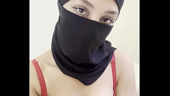 Gadis Arab Berhijab Dan Niqab Menggoda Dengan Payudara Besar Dan Tetek Bulat Sempurna