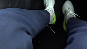 Istri Muslim Turki Terkejut Saat Anak Tirinya Minta Dia Kencing Dari Memek Berbulunya