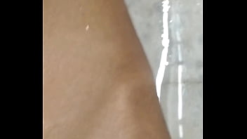 Kakak Tiriku Telanjangi Adik Tiriku Dan Menggodanya Di Kamar