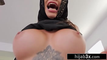 Gadis Berhijab Montok Pengen Ngentot Ganas Kayak Bintang Porno