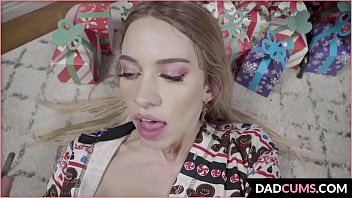 Gadis Mungil Merengek Minta Kunci Mobil Ke Ayah Tirinya Yang Akhirnya Memuaskannya – Khloe Kapri, Donnie Rock