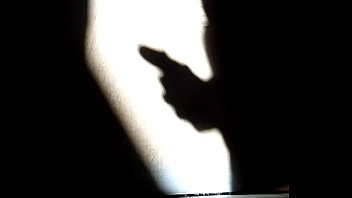 Gerakan Bayangan Tangan Yang Menggoda