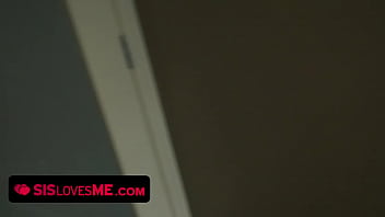 Sislovesme – Kakak Tiri Mesum Dan Temannya Bergantian Meniduri Adik Tirinya Yang Seksi