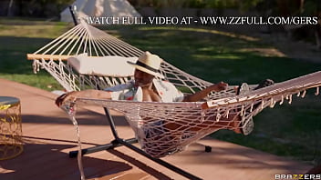Bergoyang Di Atas Ayunan, Jessie Rogers Menggoda Di Brazzers – Tonton Lengkap Di Zzfull.com/gers