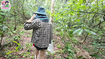 Gadis Thai Panas Menggeliat Di Hutan, Paha Basah Menahan Rindu
