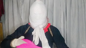 Gadis Berhijab Mengikat Diri Dengan Nafsu