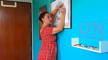 Bengkel Seni Telanjang Dengan Musik Penggoda Dan Lukisan Erotis Bergaya India