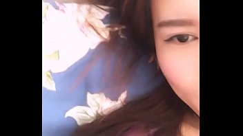 Cô Gái Trung Quốc Xinh đẹp Tự Sướng Nóng Bỏng Với Viên Ngọc Lam 2017-10-21-09-35-13