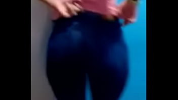 Mau Ikutin Aku Yang Lagi Basah-basah Ke Kantor?