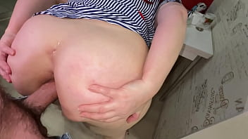 Ibu Tiri Memanggil Anak Tirinya Untuk Bantu Memuaskan Hasrat Saat Suaminya Pergi