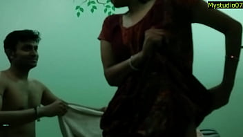 Cowok Lajang Ngentot Pembantu Cantik Yang Menggairahkan Di Rumah!