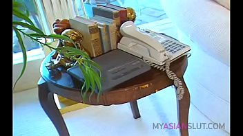 Permainan Panas Ebony Dan Asia Di Ruang Tamu