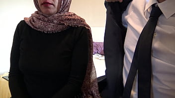 Istri Turki Yang Suka Ditipu Membiarkan Pengusaha Inggris Mengisi Lubang Pantatnya