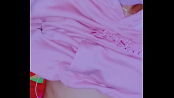 Cewek Berhijab Indonesia Lagi Asyik Coli Live Sampai Ketahuan Tetangga, Akhirnya Diajak Ngentot Bareng