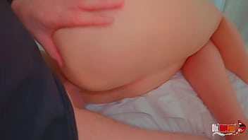 Berbagi Ranjang Dengan Ibu Tiriku Yang Seksi Dan Menggoda