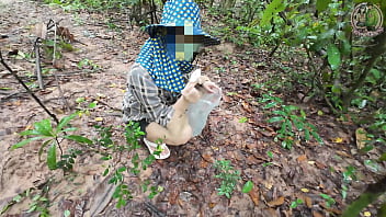Gadis Thailand Seksi Lagi Asyik Cari Jamur Tiba-tiba Kebelet Pipis Di Hutan, Suara Menggoda 4k