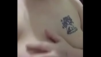 Gadis Tionghoa Montok Merangsang Memeknya Sendiri Sampai Basah