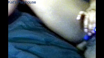 Sesi Panas Di Kat’s Playhouse: Tontin Aku, Cewek Hitam, Ditiduri Cowok Putih Secara Live Untuk Para Penonton Yang Horny