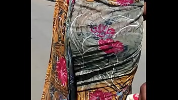 Paha Dan Pantat Seksi Yang Menggoda Dalam Balutan Saree